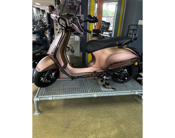 Vespa sprint opaco rosé gold